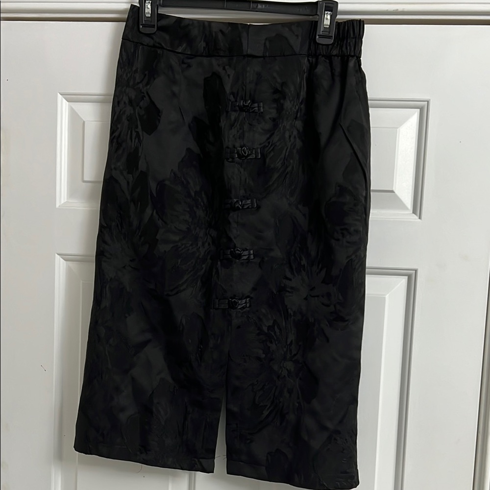 Elegant Black Women's Rose Skirt - Picture 3 of 7